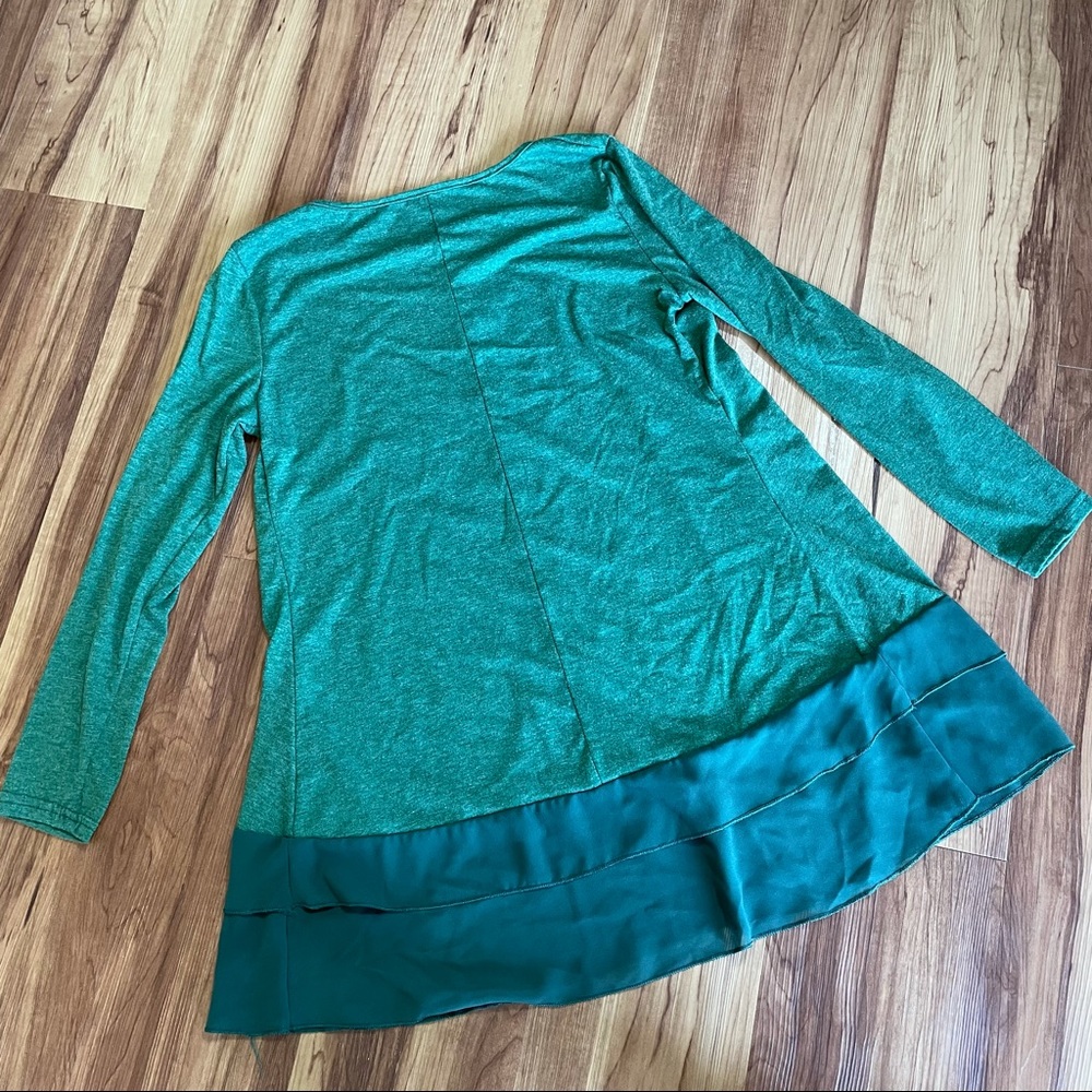 Longsleeve Tunic || Ruffle Bottom - Picture 3 of 4